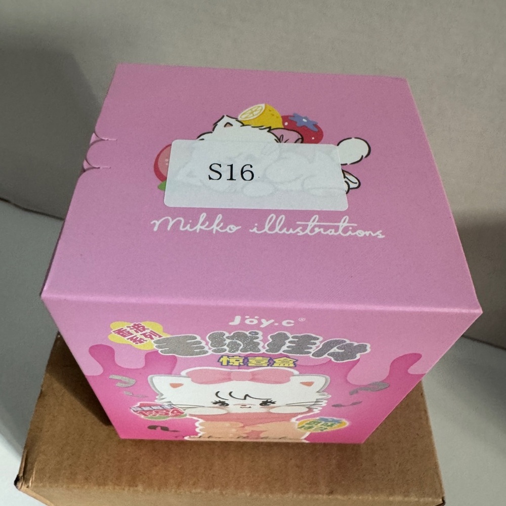 Joy.c Mikko Shampoo Illustrations Series Plush Surprise Box - SEALED - Picture 2 of 6